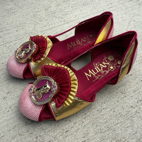 Disney Mulan Red and Pink Heels with Ornate Design - Picture 7 of 8
